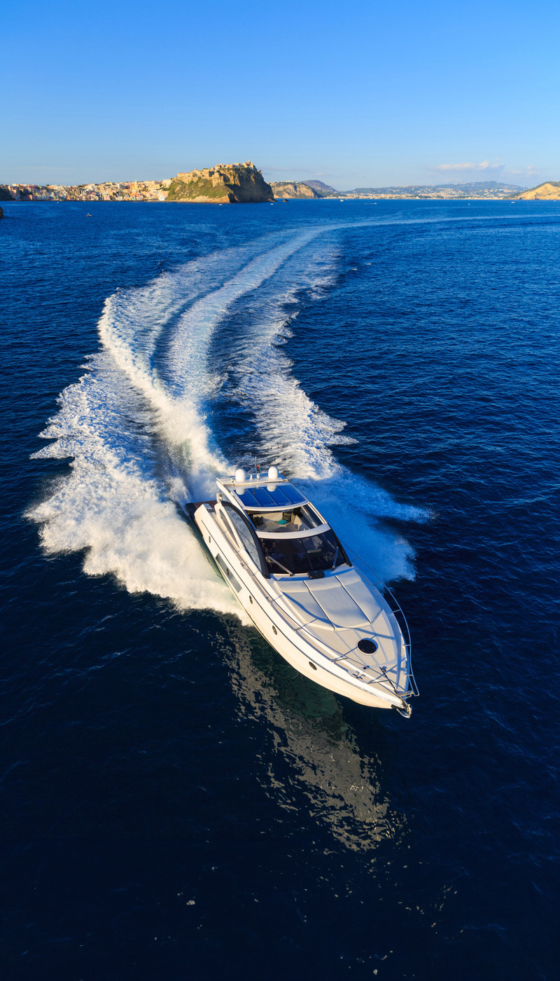 Photo d'un yacht Euroyachts en pleine mer