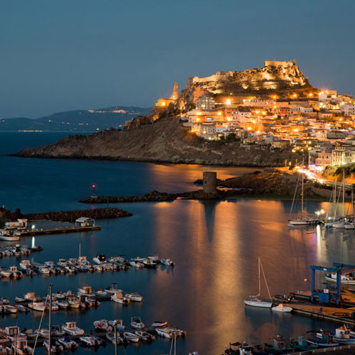 Port de Castelsardo en Sardaigne, une destination Euroyachts